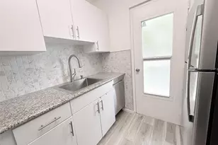 2555 NE 11th St, Fort Lauderdale, FL 33304 - Photo 2