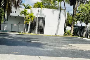 201 SE 19th St, Fort Lauderdale, FL 33316 - Photo 1