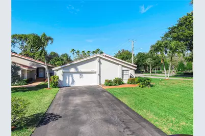 2850 Deer Creek Kelly Brooke Lane, Deerfield Beach, FL 33442 - Photo 2