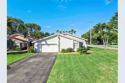 2850 Deer Creek Kelly Brooke Lane, Deerfield Beach, FL 33442 - Photo 32