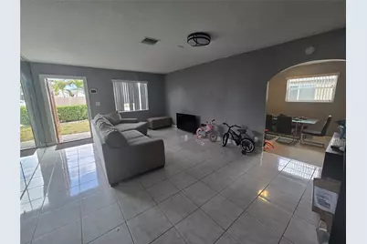 413 SW 73rd Avenue, North Lauderdale, FL 33068 - Photo 4