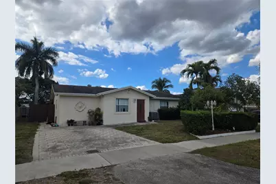 413 SW 73rd Avenue, North Lauderdale, FL 33068 - Photo 2