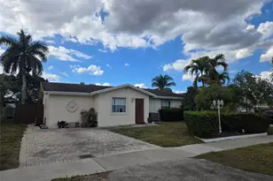 413 SW 73rd Ave, North Lauderdale, FL 33068 - Photo 2