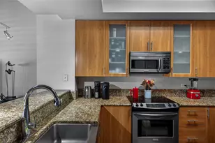 2633 NE 14th Ave, Wilton Manors, FL 33334 - Photo 10