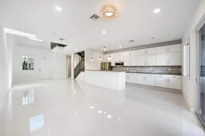 131 SE 7th Avenue, Pompano Beach, FL 33060 - Photo 2