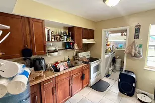 280 NE 40th Ct, Oakland Park, FL 33334 - Photo 6