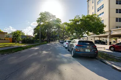 1811 Jefferson Street #304, Hollywood, FL 33020 - Photo 2
