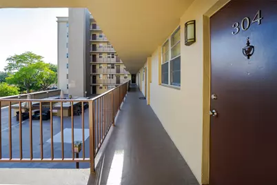 1811 Jefferson Street #304, Hollywood, FL 33020 - Photo 8