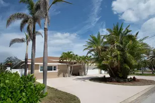 2504 Hibiscus Dr, Belleair Beach, FL 33786 - Photo 2