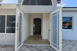 733 NE 18th Ave, Fort Lauderdale, FL 33304 - Photo 2