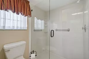 7555 Fairfax Dr, Tamarac, FL 33321 - Photo 36