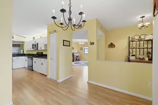 7555 Fairfax Dr, Tamarac, FL 33321 - Photo 10