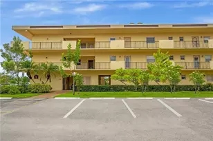 301 Cambridge Rd, Hollywood, FL 33024 - Photo 1