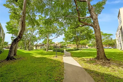 301 Cambridge Road #109, Hollywood, FL 33024 - Photo 22