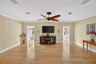 137 38th Ct, Vero Beach, FL 32968 - Photo 4