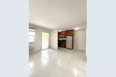 4071 N Dixie Highway #19, Oakland Park, FL 33334 - Photo 1