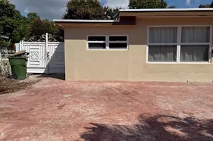 721 NE 139th St, North Miami, FL 33161 - Photo 2