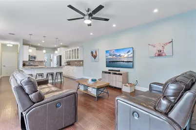 15561 NW 12th Place, Pembroke Pines, FL 33028 - Photo 16