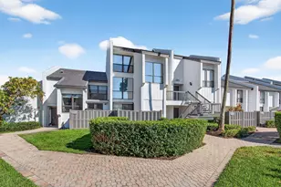 2303 Bridgewood Dr, Boca Raton, FL 33434 - Photo 2