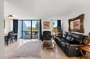 2303 Bridgewood Dr, Boca Raton, FL 33434 - Photo 10