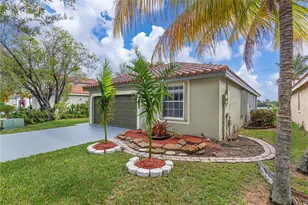 711 NW 182nd Way, Pembroke Pines, FL 33029 - Photo 2
