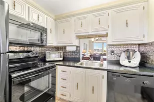 2811 Somerset Dr, Fort Lauderdale, FL 33311 - Photo 6