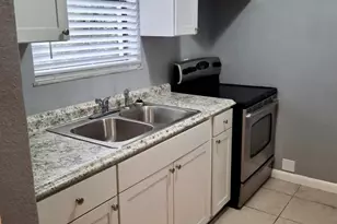 910 Wagner Pl, Fort Pierce, FL 34982 - Photo 4