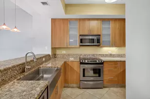 2633 NE 14th Ave, Wilton Manors, FL 33334 - Photo 2