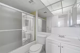 8951 Sunrise Lakes Blvd, Sunrise, FL 33322 - Photo 32