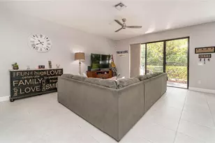 20938 NW 1st St, Pembroke Pines, FL 33029 - Photo 6