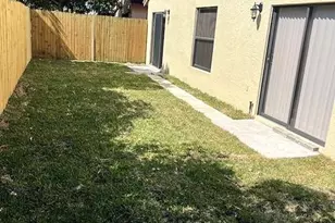 817 E Palm Run Dr, Pompano Beach, FL 33068 - Photo 22