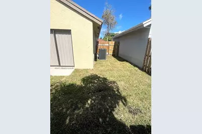 817 E Palm Run Drive, Pompano Beach, FL 33068 - Photo 26