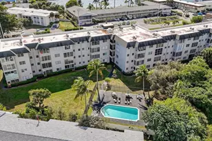 941 Crystal Lake Dr, Pompano Beach, FL 33064 - Photo 4