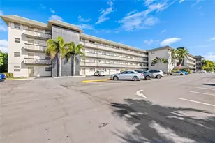 941 Crystal Lake Dr, Pompano Beach, FL 33064 - Photo 2