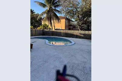 8201 NW 198th Street, Hialeah, FL 33015 - Photo 22