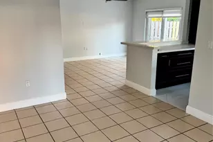 8201 NW 198th St, Hialeah, FL 33015 - Photo 10