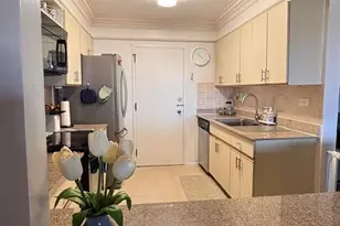 800 NE 195th St, Miami, FL 33179 - Photo 24