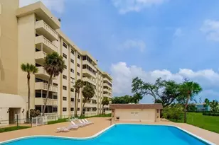 800 NE 195th St, Miami, FL 33179 - Photo 44