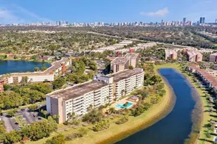 800 NE 195th St, Miami, FL 33179 - Photo 2