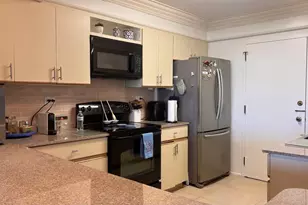 800 NE 195th St, Miami, FL 33179 - Photo 22