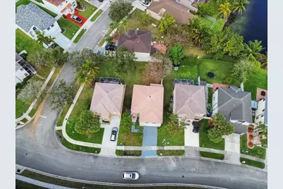 15895 NW 5th Street, Pembroke Pines, FL 33028 - Photo 32