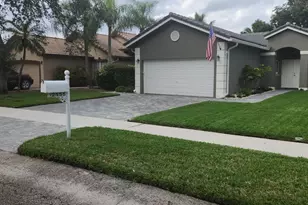 12555 SW 7th Pl, Davie, FL 33325 - Photo 2