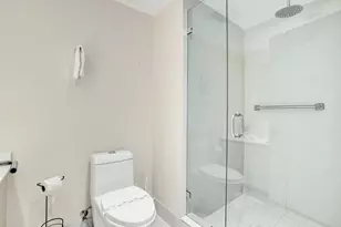2600 E Hallandale Beach Blvd, Hallandale Beach, FL 33009 - Photo 20