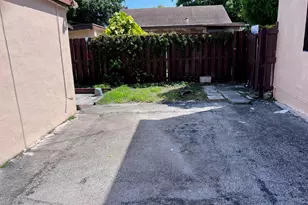 1955 Lincoln St, Hollywood, FL 33020 - Photo 12