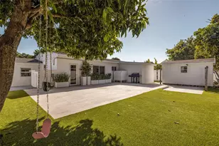 18340 NE 20th Ct, Miami, FL 33179 - Photo 32