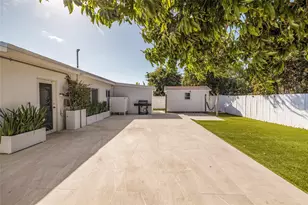 18340 NE 20th Ct, Miami, FL 33179 - Photo 34