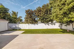 18340 NE 20th Ct, Miami, FL 33179 - Photo 28