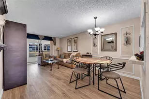 9041 Sunrise Lakes Blvd, Sunrise, FL 33322 - Photo 14