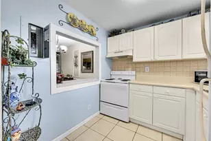 9041 Sunrise Lakes Blvd, Sunrise, FL 33322 - Photo 6