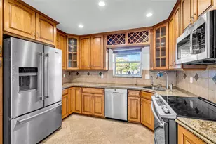 1760 NE 40th Ct, Oakland Park, FL 33334 - Photo 18